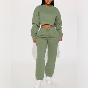 Fashion nova jogger set (XS)